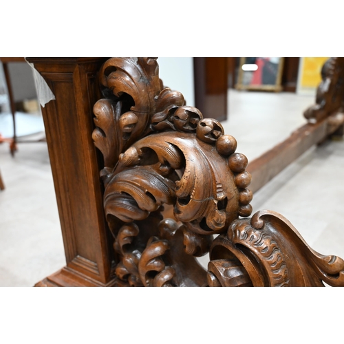 912 - A very high quality mid 19th Century Italian King sized (plus) bed. Constructed in Walnut it is prof... 