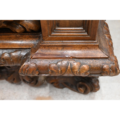 912 - A very high quality mid 19th Century Italian King sized (plus) bed. Constructed in Walnut it is prof... 