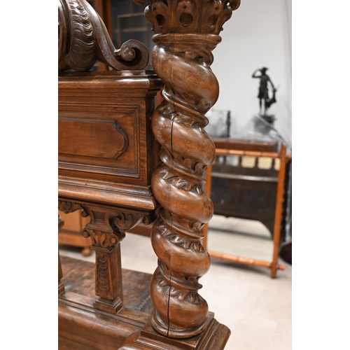 912 - A very high quality mid 19th Century Italian King sized (plus) bed. Constructed in Walnut it is prof... 