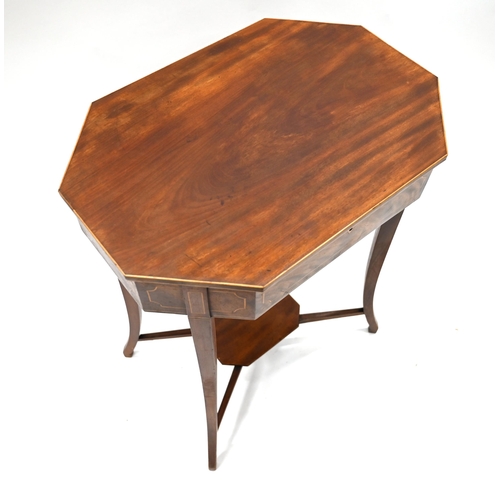 915 - An early 20th Century Mahogany sewing or cutlery table with boxwood inlay. The top lifts to reveal a... 