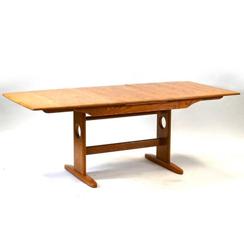 923 - An Ercol Windsor (model 1193) light Elm 6-8 seater extending dining table. W 92cm, H 73cm, L 150cm c... 