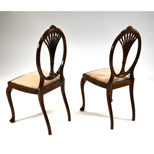 938 - Matching pair of early 20th Century mahogany dining chairs in the manner of Hepplewhite. Boxwood inl... 