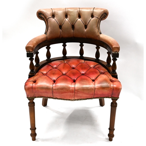 963 - A leather clad Captain's style chair, of mahogany frame with turned legs to the front an sabre to th... 