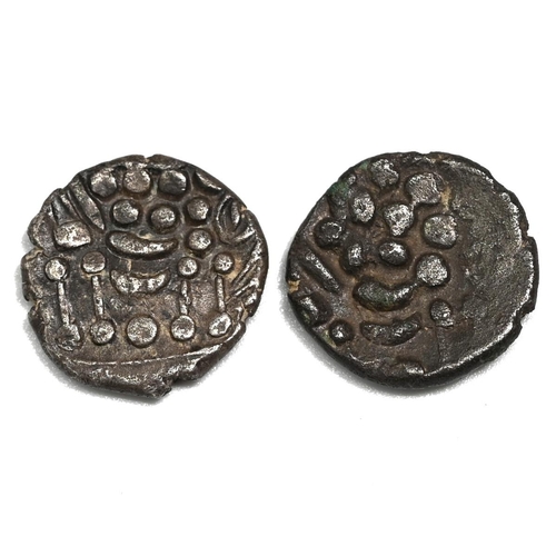 24 - Group of two (2) 50 BC - 50 AD Durotriges, Cranbourne Chase type uninscribed silver Staters (S 365).... 