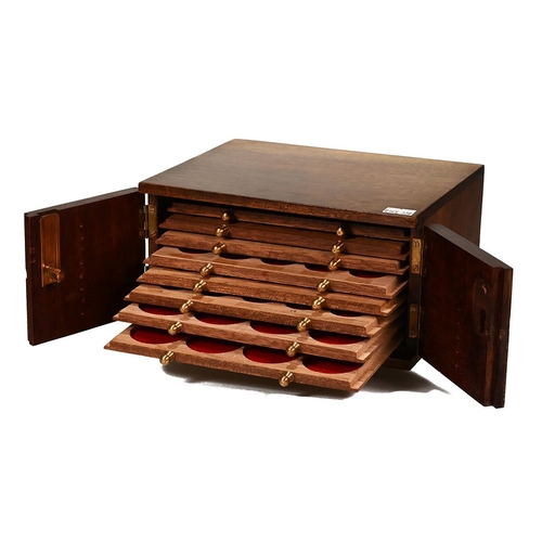 517 - 20th-century hardwood coin collectors cabinet with eight (8) pull-out wooden trays lined with felt. ... 