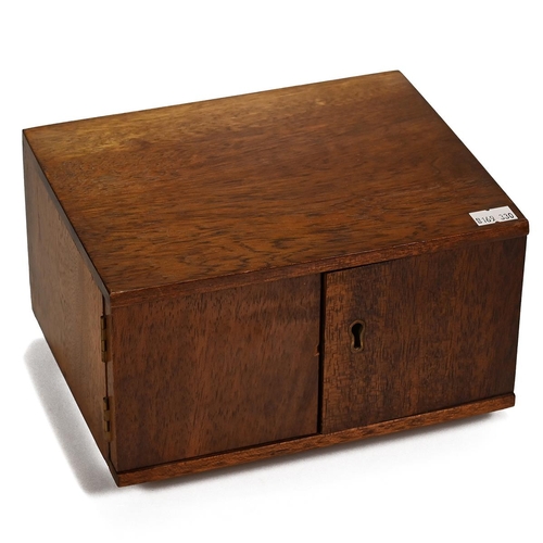 517 - 20th-century hardwood coin collectors cabinet with eight (8) pull-out wooden trays lined with felt. ... 