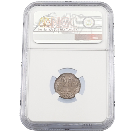 381 - 1902 Norway King Oscar II 25 Øre circulation coin graded MS 64 by NGC (KM 360). Obverse: crowned Nor... 