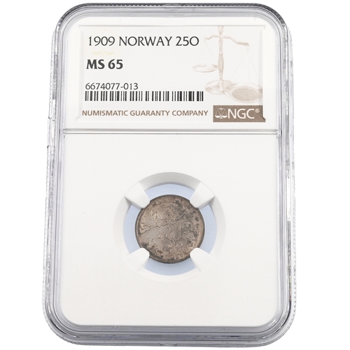 382 - 1909 Norway King Haakon VII 25 Øre circulation coin graded MS 65 by NGC (KM 373). Obverse: cross for... 