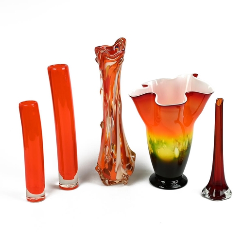 276 - Collection of 20th Century art glass vases to include a Murano ruffle rimmed trumpet shaped vase in ... 