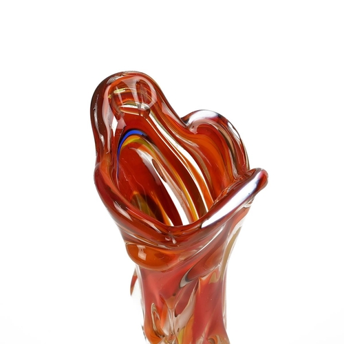 276 - Collection of 20th Century art glass vases to include a Murano ruffle rimmed trumpet shaped vase in ... 