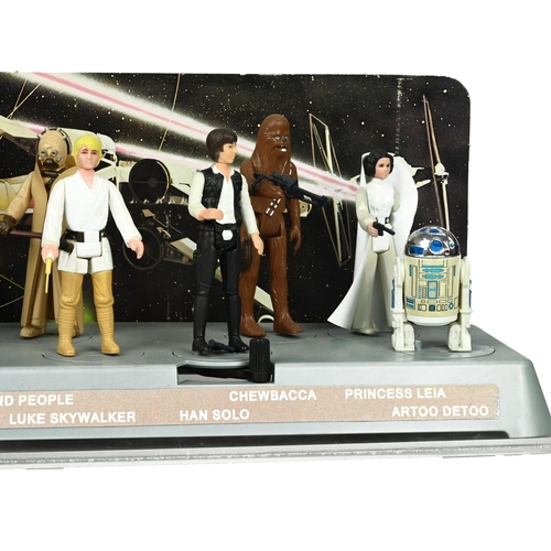 317 - Vintage 1977 Kenner Star Wars mail-away First 12 Figure Stand with figures and back card. Each retai... 