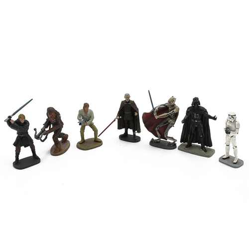 323 - A large collection of Star Wars cast models and figures 