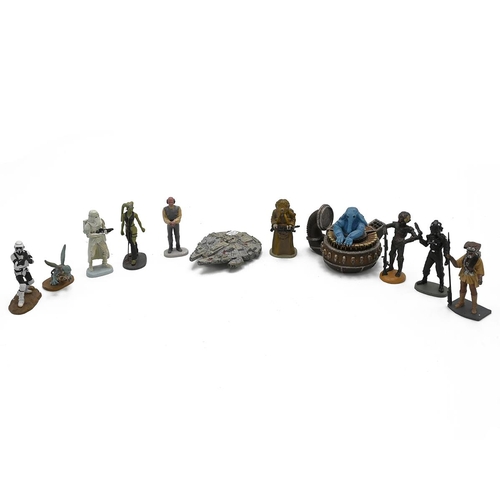 323 - A large collection of Star Wars cast models and figures 