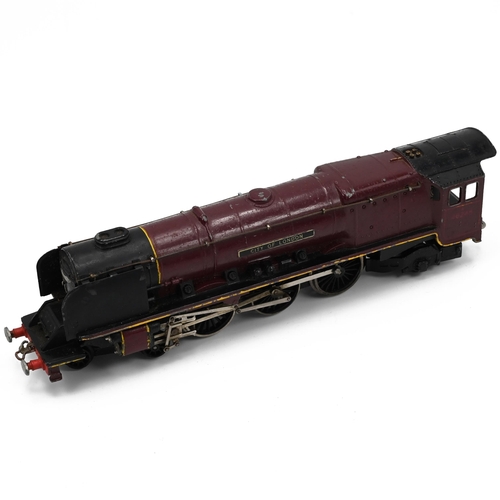 392 - Hornby Dublo 00 gauge trains: City of London & Wagon; BR Black Train 31337.