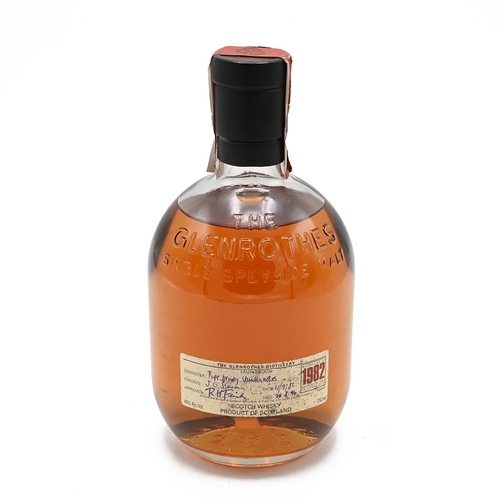 564 - Bottle of Glenrothes Single Speyside Malt whisky, 14 year old (distilled 1982, bottled 1996) limited... 