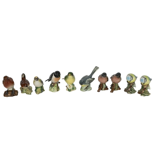 105 - Beswick - 10 bird figurines to include: 2 x Chaffinch (1 a/f); Wren; 2 x Blue Tit; Goldcrest; Robin;... 