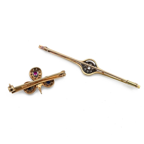 5 - A 9ct yellow gold bar brooch, applied with a fleur-de-lis set with ruby, sapphires, diamonds and a p... 