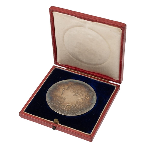 421 - 1897 larger silver Queen Victoria Diamond Jubilee official medal in the original box (Eimer 1817a, B... 