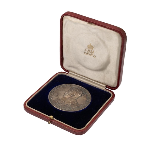 426 - 1911 King George V and Queen Mary large silver official medal in the original box (Eimer 1922, BHM 4... 