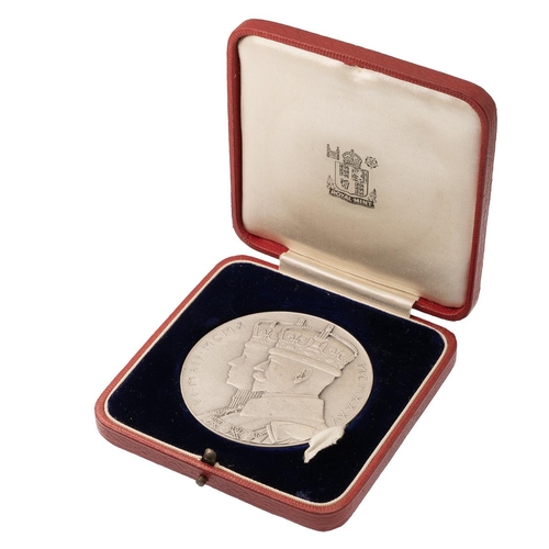 430 - 1935 King George V Silver Jubilee official matte silver medal in the Royal Mint box of issue (BHM 42... 