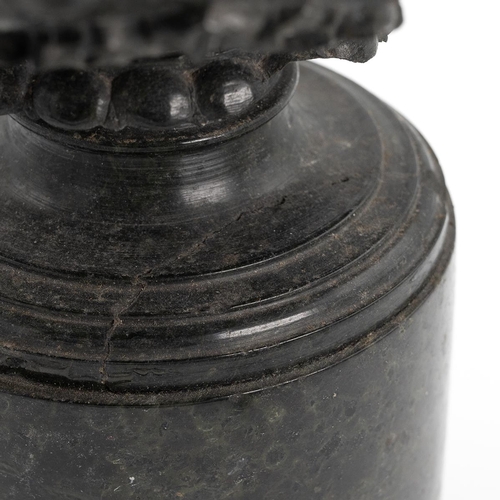 106 - Grand Tour 18th/19th Century Warwick Vase in black marble. Height 24cm, maximum width 25cm. The Warw... 