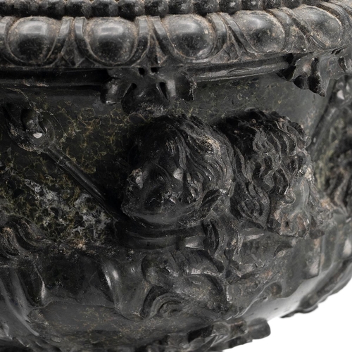 106 - Grand Tour 18th/19th Century Warwick Vase in black marble. Height 24cm, maximum width 25cm. The Warw... 