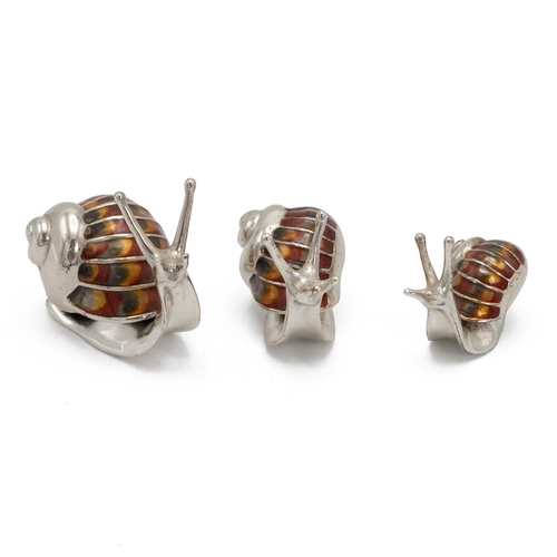 11 - Saturno - graduated set of three silver and enamel snails, the largest height 26mm, length 35mm. (3)