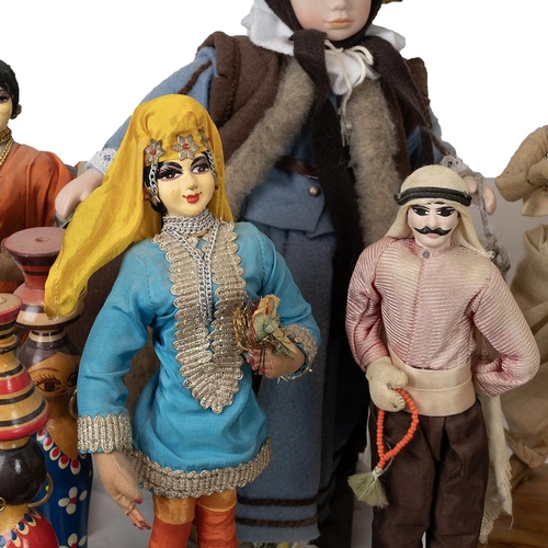 213 - Large quantity of mid 20th century costume dolls. Various costumes and sizes. Largest: H 33cm.