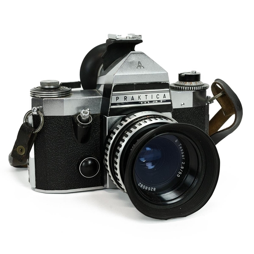 242 - Various vintage cameras and accessories to include Kodak Brownie, Praktica FX, Polaroid, Olympus Pen... 