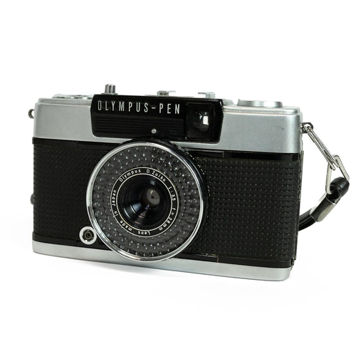 242 - Various vintage cameras and accessories to include Kodak Brownie, Praktica FX, Polaroid, Olympus Pen... 