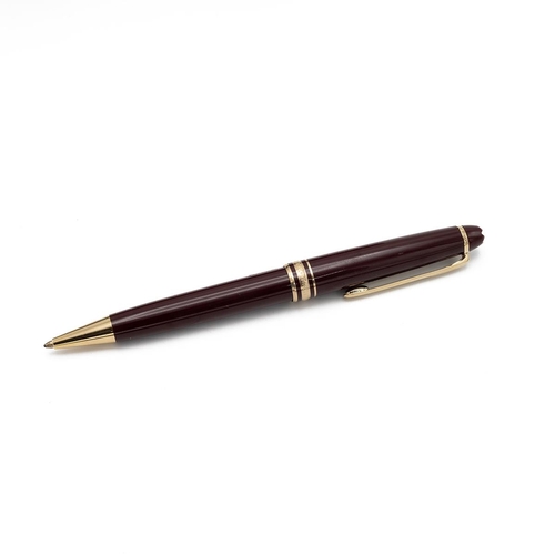 318 - Mont Blan Meisterstuck ball point pen in Burgundy, serial number 1C250280, in a clam shell presentat... 