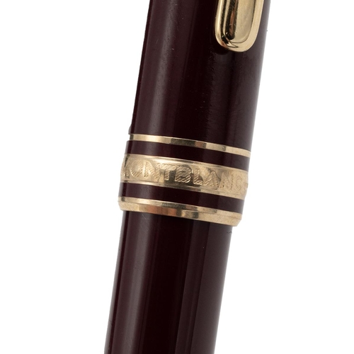 318 - Mont Blan Meisterstuck ball point pen in Burgundy, serial number 1C250280, in a clam shell presentat... 