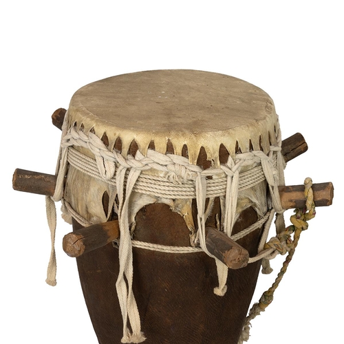 334 - Traditional African hardwood drum (H 52cm) and a hardwood mortar for pound grain or roots (H 41cm). ... 