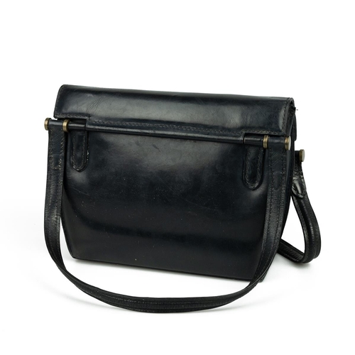 368 - Circa 1980s vintage Gucci black leather handbag, with gold-tone hardware, single handle, leather int... 