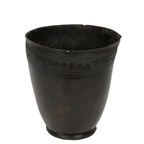 376 - A Situla or bronze bucket, second half of 19th century Italian copy of a Roman example found at Herc... 