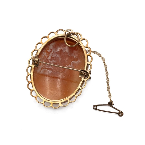 112 - 9ct gold mounted shell cameo brooch, 4.3cm long, 10g gross.