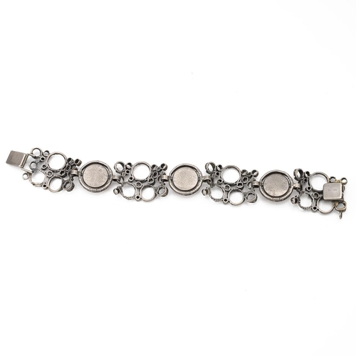 204 - Perli, A silver 800 standard bracelet, set with three rose quartz cabochons to abstract design, 19cm... 