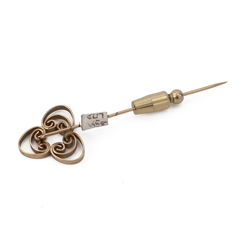 227 - Jack Spencer, 9ct gold stick/tie pin, set as a trefoil design, 6.3cm, total weight 3.97g. 