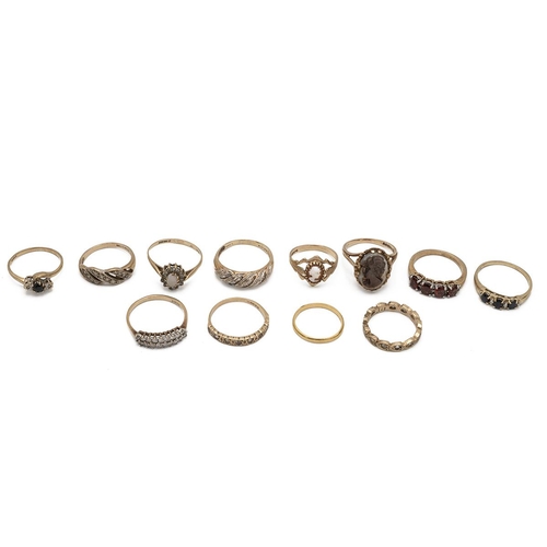 241 - Various gold jewellery including various 9ct gold rings and necklaces, 53.73g and a 22ct gold ring, ... 