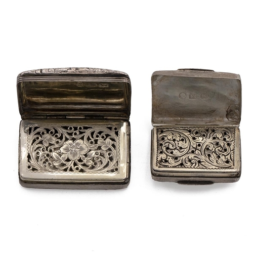 250 - William IV silver vinaigrette, with an engine-turned hinged cover and engraved cartouche,  1829, Bir... 