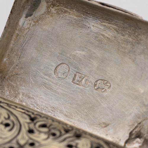 250 - William IV silver vinaigrette, with an engine-turned hinged cover and engraved cartouche,  1829, Bir... 