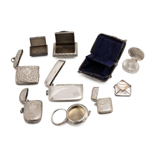 266 - Miscellaneous silver items to include, vesta cases, a buckle, purses, mirror and other items, total ... 