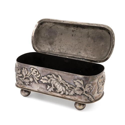 273 - Earrly 20th century Chinese silver box, the top hinged with raised decoration of a hairclip, decorat... 