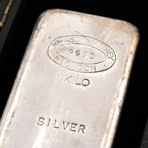 288 - 999 silver one-kilo bar, Johnson Matthey, dated to the side 1974 cased.