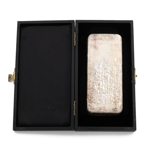 289 - 999 silver one-kilo bar, Johnson Matthey, dated to the side 1974 cased.