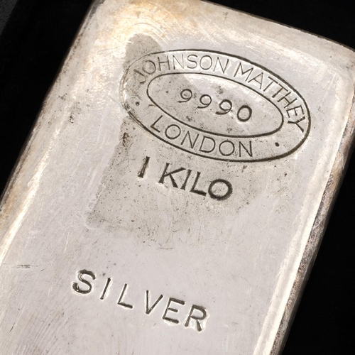 289 - 999 silver one-kilo bar, Johnson Matthey, dated to the side 1974 cased.