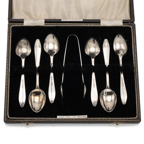 292 - Various silver items to include a set of silver teaspoons, a silver snuff box and a silver ashtray, ... 