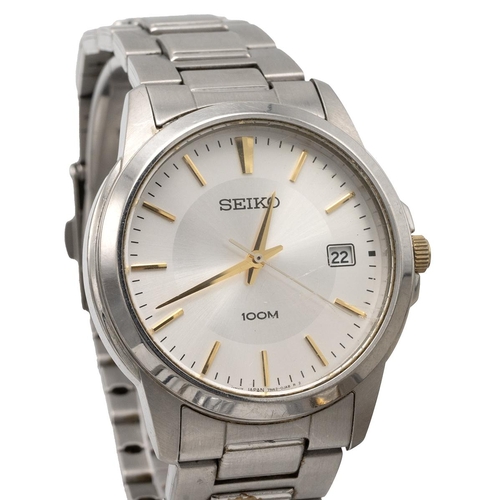 320 - Various watches include Seiko quartz, Mondaine watch, Seiko 100m and various others.