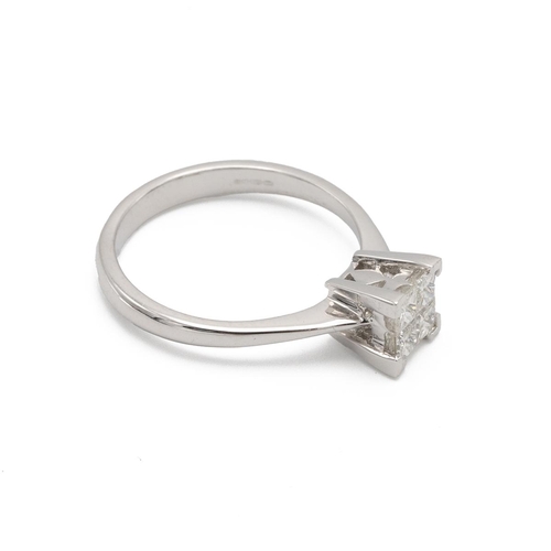 47 - A four stone diamond ring, to an 18ct white gold mount, with a W G I certificate stating the four pr... 