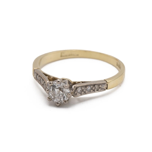 83 - Diamond 18ct gold ring, the brilliant cut estimated as weighing approximately 0.4ct, between shoulde... 